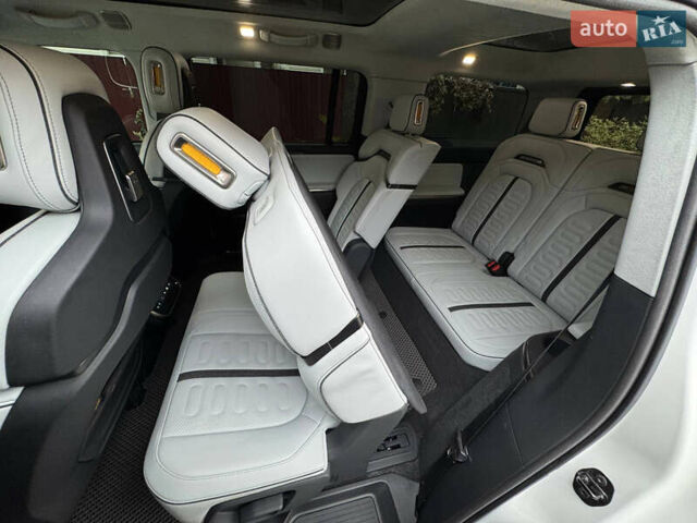 Белый Rivian R1S, объемом двигателя 0 л и пробегом 21 тыс. км за 55000 $, фото 19 на Automoto.ua