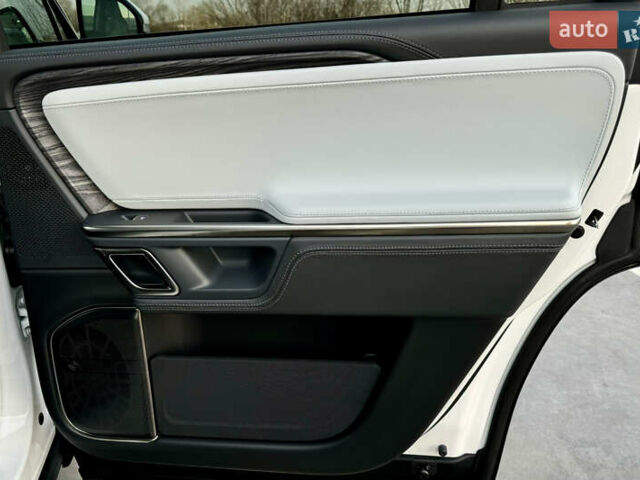 Белый Rivian R1S, объемом двигателя 0 л и пробегом 5 тыс. км за 53900 $, фото 19 на Automoto.ua