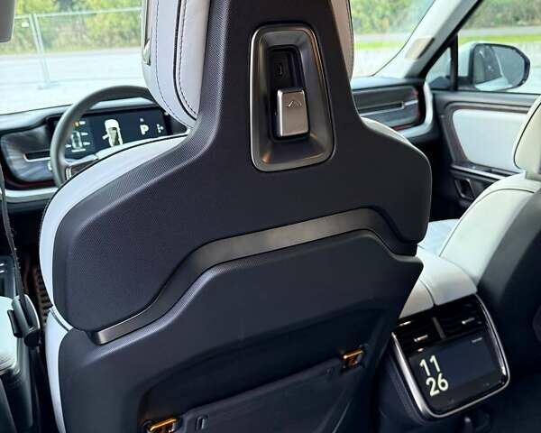 Белый Rivian R1S, объемом двигателя 0 л и пробегом 19 тыс. км за 47777 $, фото 129 на Automoto.ua