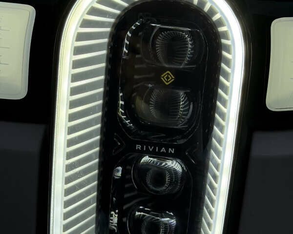 Белый Rivian R1S, объемом двигателя 0 л и пробегом 35 тыс. км за 58000 $, фото 9 на Automoto.ua