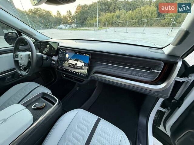 Белый Rivian R1S, объемом двигателя 0 л и пробегом 19 тыс. км за 47777 $, фото 147 на Automoto.ua