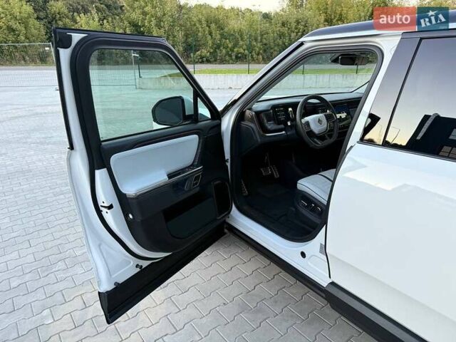 Белый Rivian R1S, объемом двигателя 0 л и пробегом 19 тыс. км за 47777 $, фото 155 на Automoto.ua