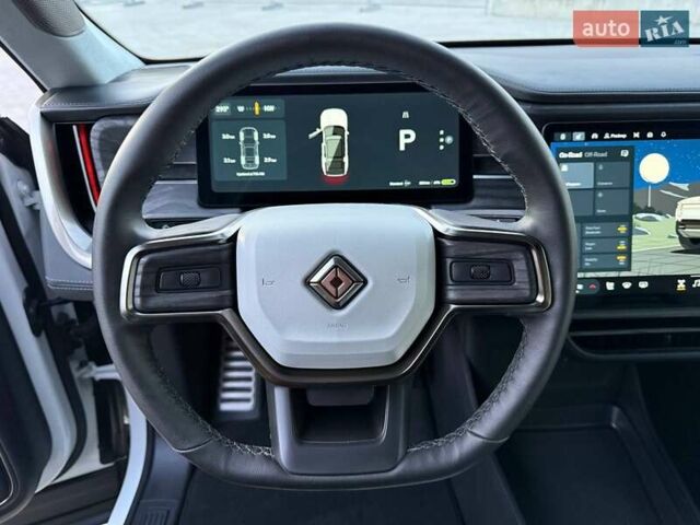 Белый Rivian R1S, объемом двигателя 0 л и пробегом 19 тыс. км за 47777 $, фото 174 на Automoto.ua
