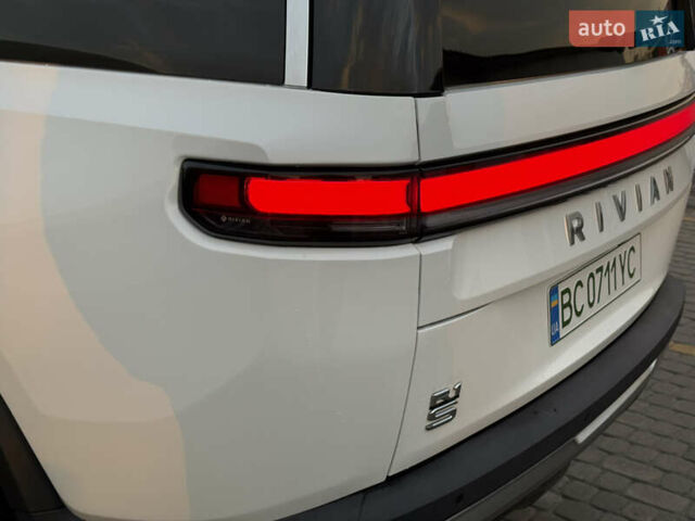 Белый Rivian R1S, объемом двигателя 0 л и пробегом 35 тыс. км за 58000 $, фото 7 на Automoto.ua