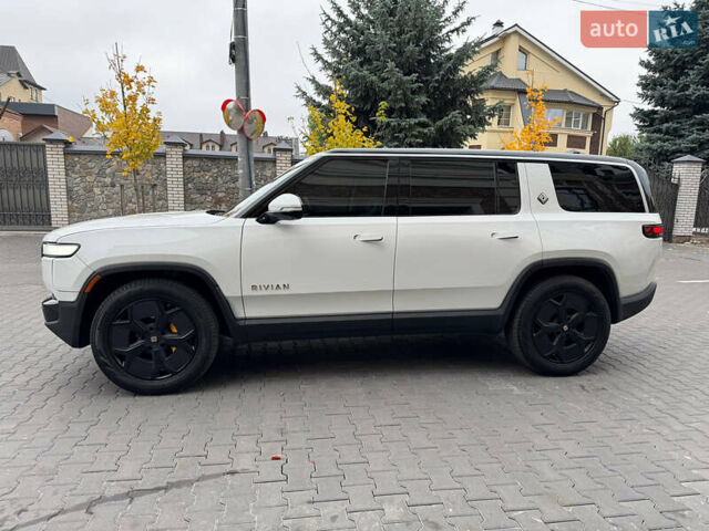 Белый Rivian R1S, объемом двигателя 0 л и пробегом 21 тыс. км за 55000 $, фото 1 на Automoto.ua