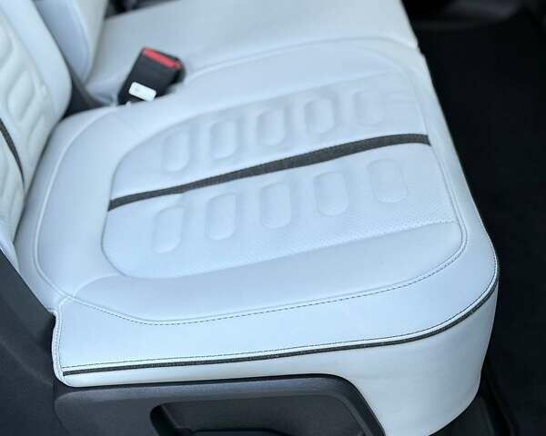 Белый Rivian R1S, объемом двигателя 0 л и пробегом 19 тыс. км за 47777 $, фото 118 на Automoto.ua