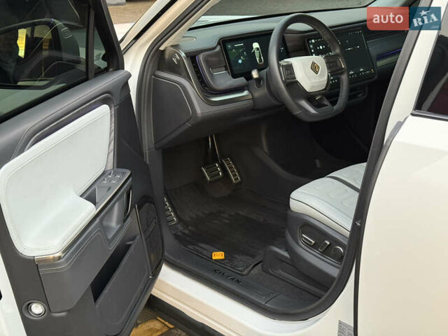 Белый Rivian R1S, объемом двигателя 0 л и пробегом 35 тыс. км за 58000 $, фото 17 на Automoto.ua