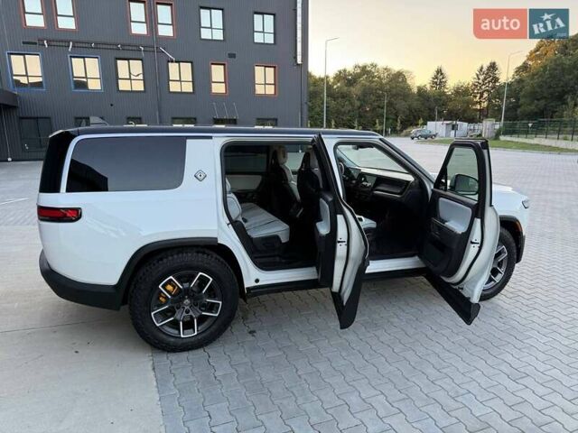 Белый Rivian R1S, объемом двигателя 0 л и пробегом 19 тыс. км за 47777 $, фото 6 на Automoto.ua