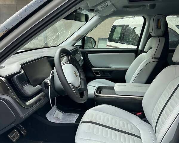 Білий Rivian R1S, об'ємом двигуна 0 л та пробігом 10 тис. км за 48500 $, фото 4 на Automoto.ua