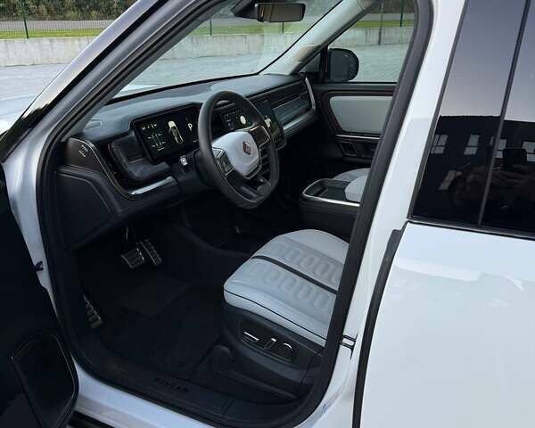 Белый Rivian R1S, объемом двигателя 0 л и пробегом 19 тыс. км за 47777 $, фото 162 на Automoto.ua