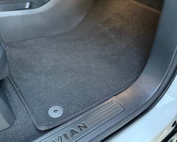 Белый Rivian R1S, объемом двигателя 0 л и пробегом 19 тыс. км за 47777 $, фото 137 на Automoto.ua