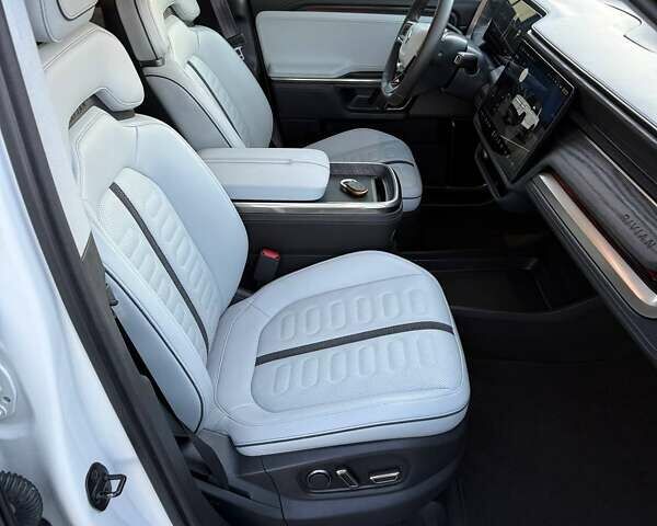 Белый Rivian R1S, объемом двигателя 0 л и пробегом 19 тыс. км за 47777 $, фото 142 на Automoto.ua