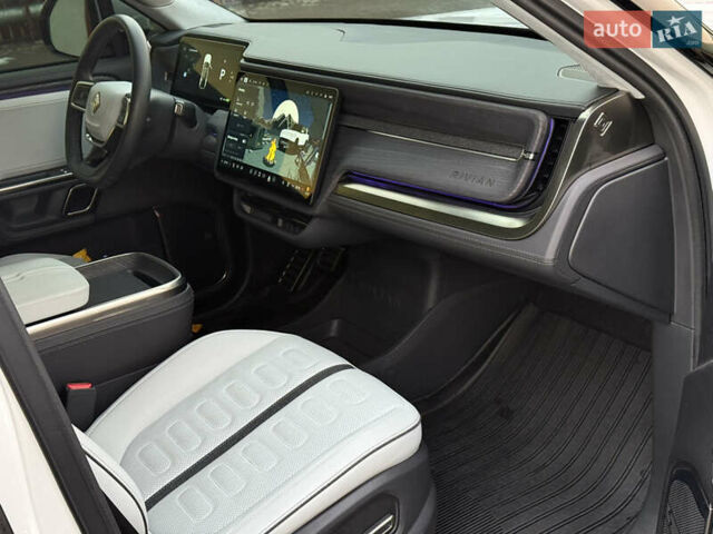 Белый Rivian R1S, объемом двигателя 0 л и пробегом 35 тыс. км за 58000 $, фото 18 на Automoto.ua