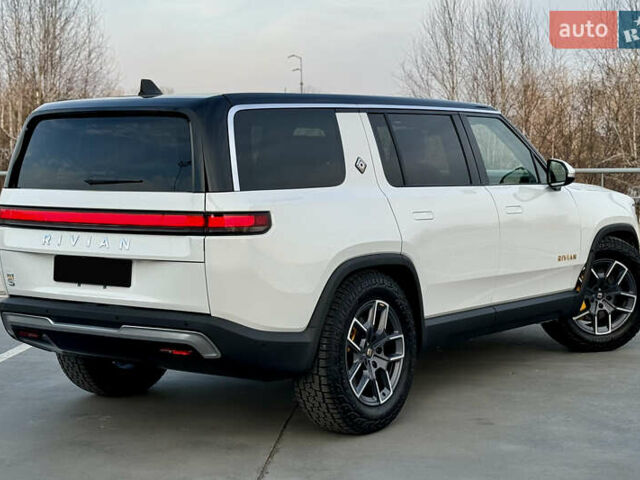 Белый Rivian R1S, объемом двигателя 0 л и пробегом 5 тыс. км за 53900 $, фото 6 на Automoto.ua