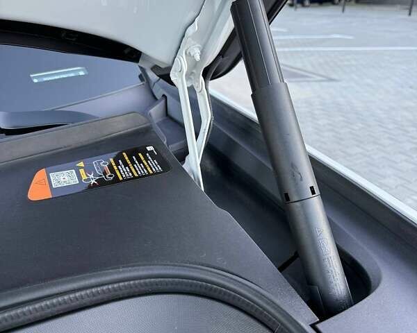 Белый Rivian R1S, объемом двигателя 0 л и пробегом 19 тыс. км за 47777 $, фото 90 на Automoto.ua