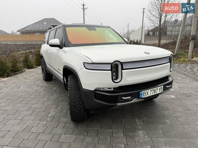 Білий Rivian R1S, об'ємом двигуна 0 л та пробігом 35 тис. км за 55000 $, фото 3 на Automoto.ua