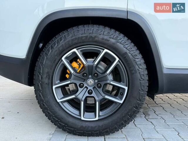 Белый Rivian R1S, объемом двигателя 0 л и пробегом 19 тыс. км за 47777 $, фото 52 на Automoto.ua