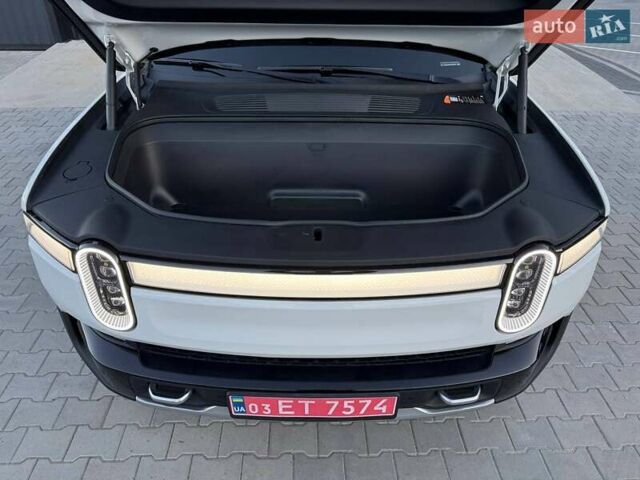Белый Rivian R1S, объемом двигателя 0 л и пробегом 19 тыс. км за 47777 $, фото 86 на Automoto.ua
