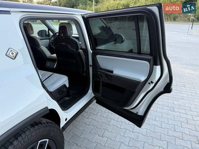 Белый Rivian R1S, объемом двигателя 0 л и пробегом 19 тыс. км за 47777 $, фото 113 на Automoto.ua