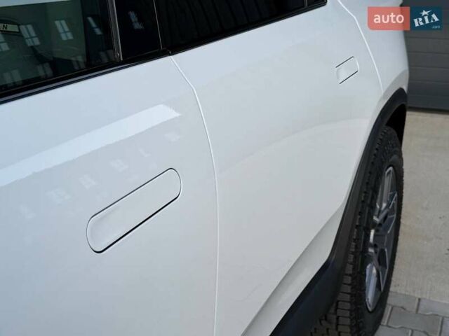 Белый Rivian R1S, объемом двигателя 0 л и пробегом 19 тыс. км за 47777 $, фото 197 на Automoto.ua