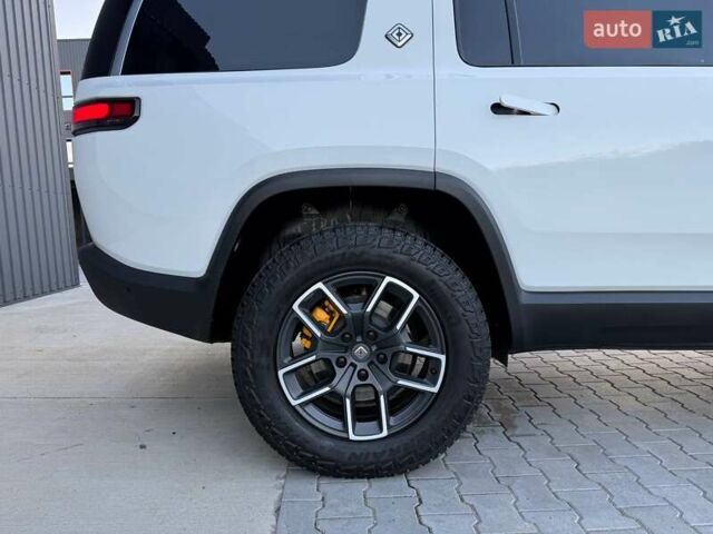 Белый Rivian R1S, объемом двигателя 0 л и пробегом 19 тыс. км за 47777 $, фото 76 на Automoto.ua