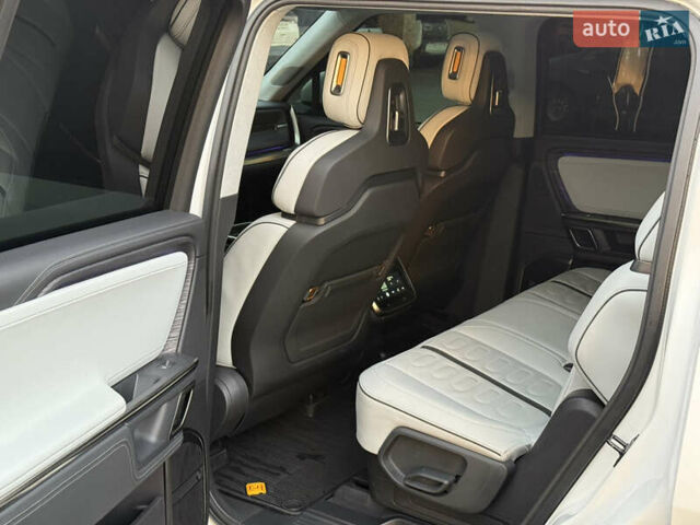Белый Rivian R1S, объемом двигателя 0 л и пробегом 35 тыс. км за 58000 $, фото 19 на Automoto.ua