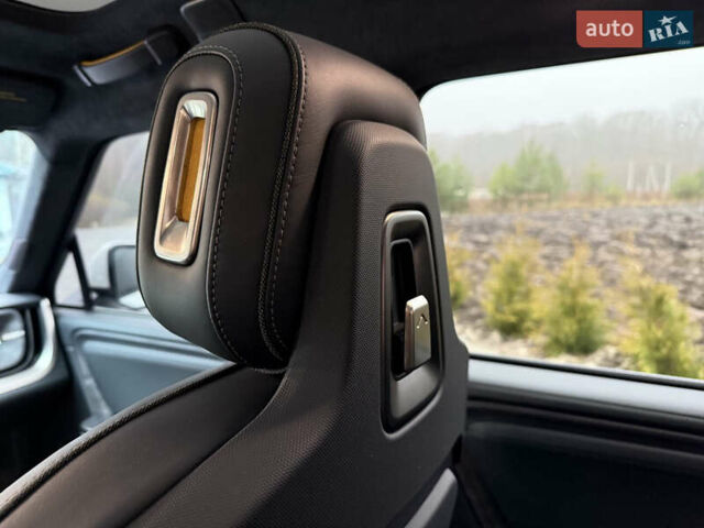 Білий Rivian R1S, об'ємом двигуна 0 л та пробігом 35 тис. км за 55000 $, фото 18 на Automoto.ua