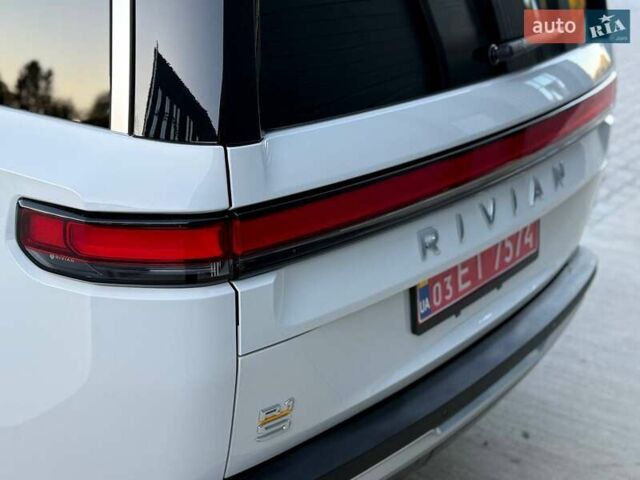 Белый Rivian R1S, объемом двигателя 0 л и пробегом 19 тыс. км за 47777 $, фото 42 на Automoto.ua