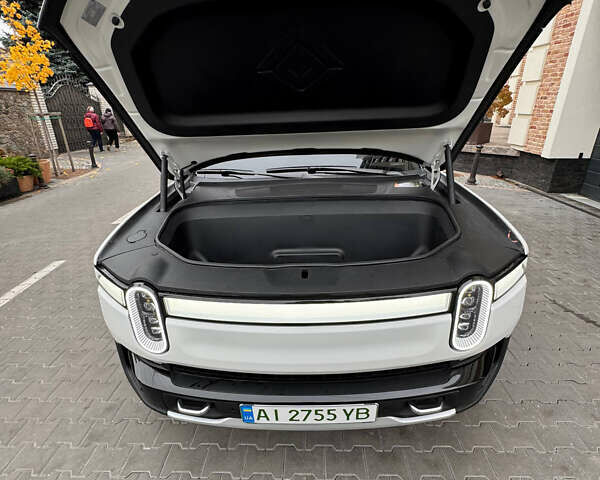 Белый Rivian R1S, объемом двигателя 0 л и пробегом 21 тыс. км за 55000 $, фото 4 на Automoto.ua