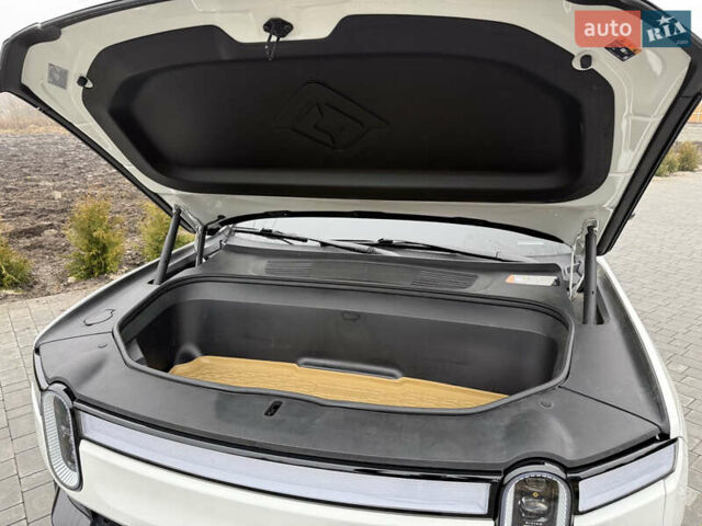 Білий Rivian R1S, об'ємом двигуна 0 л та пробігом 35 тис. км за 55000 $, фото 27 на Automoto.ua