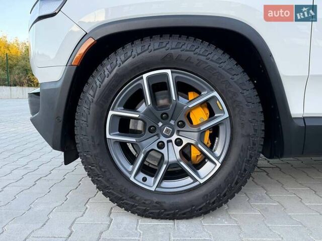 Белый Rivian R1S, объемом двигателя 0 л и пробегом 19 тыс. км за 47777 $, фото 33 на Automoto.ua