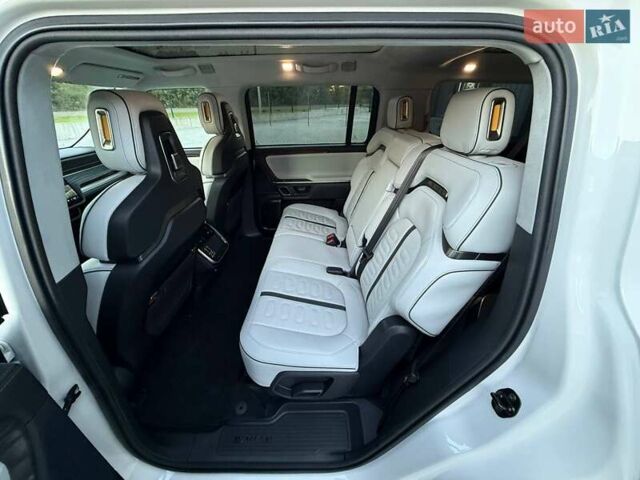 Белый Rivian R1S, объемом двигателя 0 л и пробегом 19 тыс. км за 47777 $, фото 127 на Automoto.ua