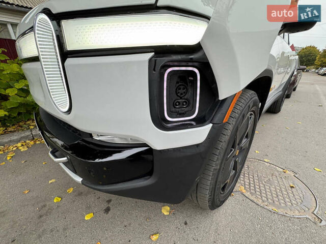 Белый Rivian R1S, объемом двигателя 0 л и пробегом 21 тыс. км за 55000 $, фото 9 на Automoto.ua