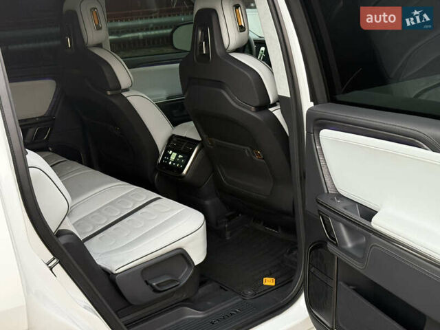 Белый Rivian R1S, объемом двигателя 0 л и пробегом 35 тыс. км за 58000 $, фото 20 на Automoto.ua