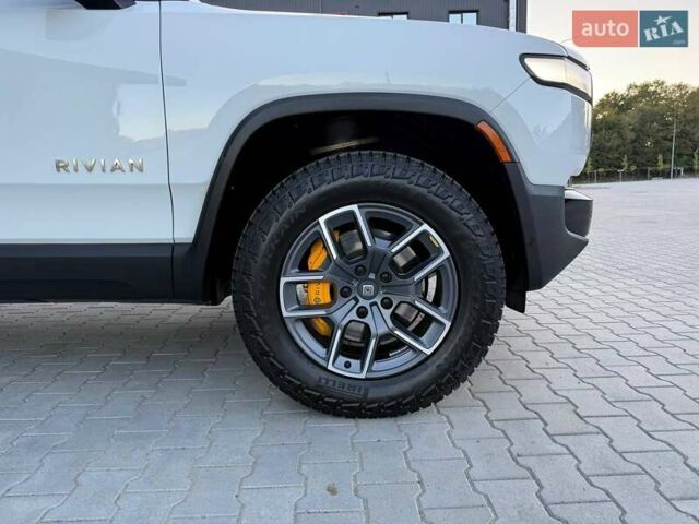 Белый Rivian R1S, объемом двигателя 0 л и пробегом 19 тыс. км за 47777 $, фото 69 на Automoto.ua