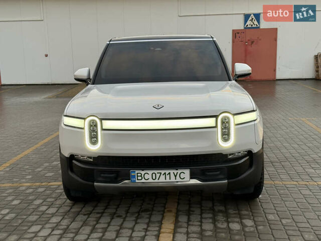 Белый Rivian R1S, объемом двигателя 0 л и пробегом 35 тыс. км за 58000 $, фото 1 на Automoto.ua