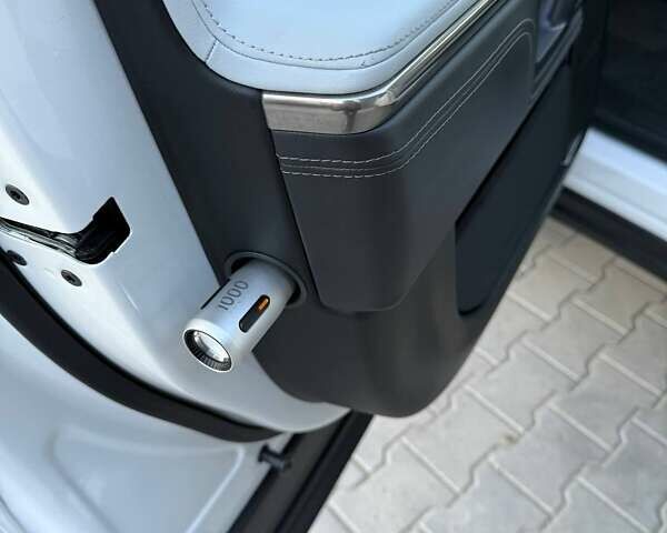Белый Rivian R1S, объемом двигателя 0 л и пробегом 19 тыс. км за 47777 $, фото 159 на Automoto.ua