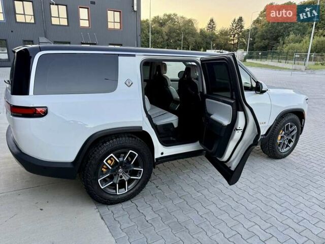 Белый Rivian R1S, объемом двигателя 0 л и пробегом 19 тыс. км за 47777 $, фото 109 на Automoto.ua