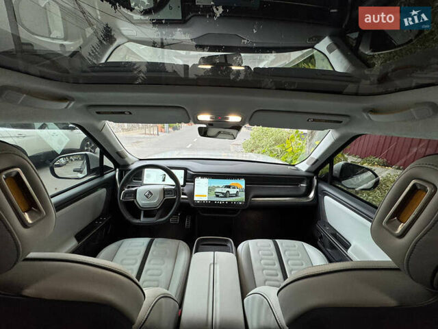 Белый Rivian R1S, объемом двигателя 0 л и пробегом 21 тыс. км за 55000 $, фото 12 на Automoto.ua