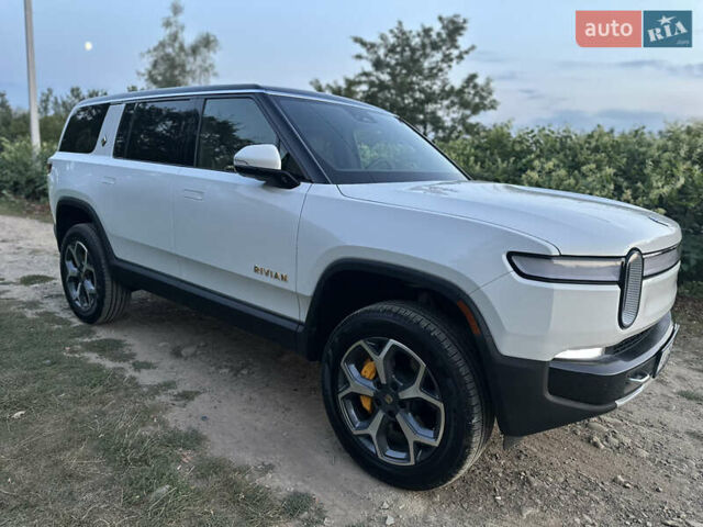Белый Rivian R1S, объемом двигателя 0 л и пробегом 8 тыс. км за 56000 $, фото 7 на Automoto.ua