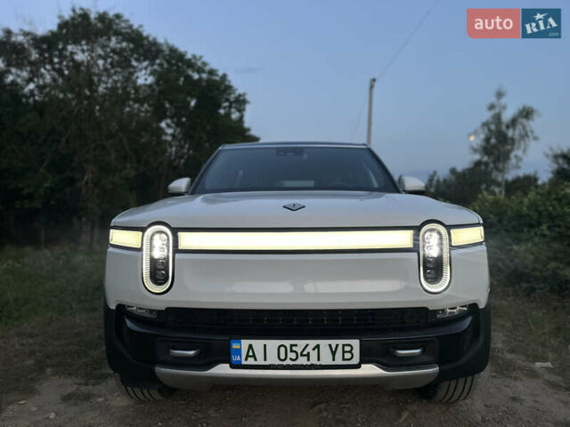 Белый Rivian R1S, объемом двигателя 0 л и пробегом 8 тыс. км за 56000 $, фото 3 на Automoto.ua