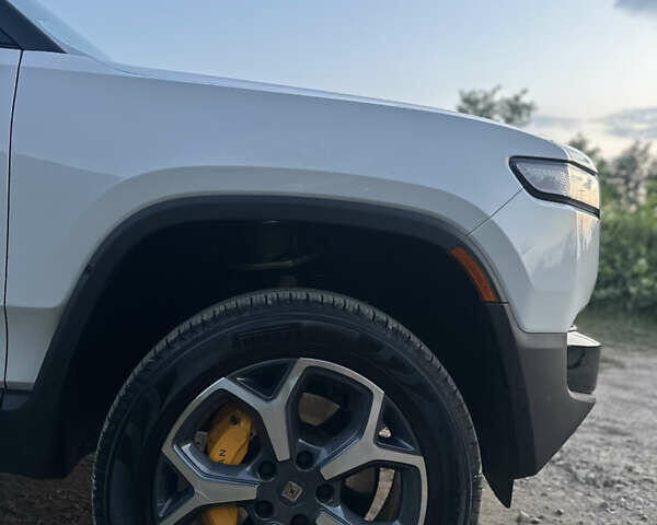 Белый Rivian R1S, объемом двигателя 0 л и пробегом 8 тыс. км за 56000 $, фото 6 на Automoto.ua