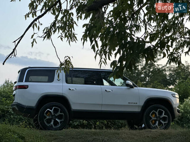 Белый Rivian R1S, объемом двигателя 0 л и пробегом 8 тыс. км за 56000 $, фото 12 на Automoto.ua