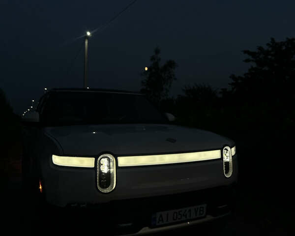 Белый Rivian R1S, объемом двигателя 0 л и пробегом 8 тыс. км за 56000 $, фото 22 на Automoto.ua