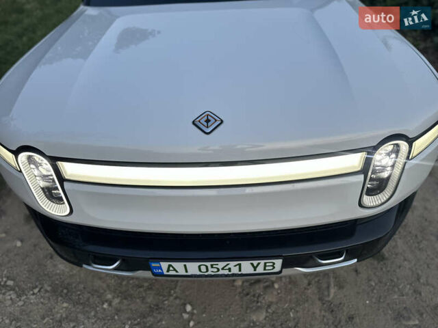 Белый Rivian R1S, объемом двигателя 0 л и пробегом 8 тыс. км за 56000 $, фото 2 на Automoto.ua