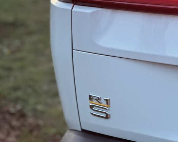 Белый Rivian R1S, объемом двигателя 0 л и пробегом 8 тыс. км за 56000 $, фото 15 на Automoto.ua