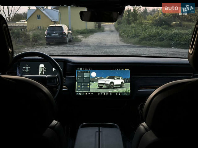 Белый Rivian R1S, объемом двигателя 0 л и пробегом 8 тыс. км за 56000 $, фото 27 на Automoto.ua
