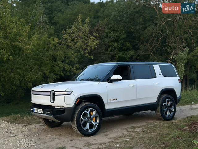 Белый Rivian R1S, объемом двигателя 0 л и пробегом 8 тыс. км за 56000 $, фото 1 на Automoto.ua