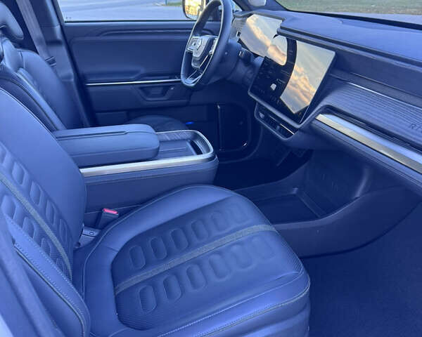 Rivian R1S 2025 в Виннице на Automoto.ua Белый Rivian R1S, объемом двигателя 0 л и пробегом 6 тыс. км за 65000 $, фото 13 на Automoto.ua