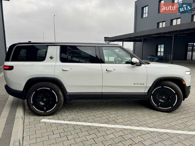 Білий Rivian R1S, об'ємом двигуна 0 л та пробігом 5 тис. км за 49999 $, фото 9 на Automoto.ua
